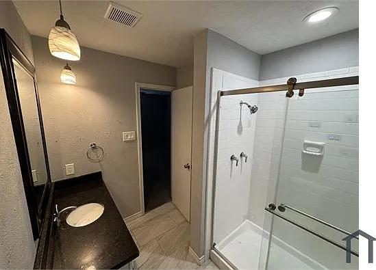 4 bed, 2000 sqft, $2,730 — Photo 4