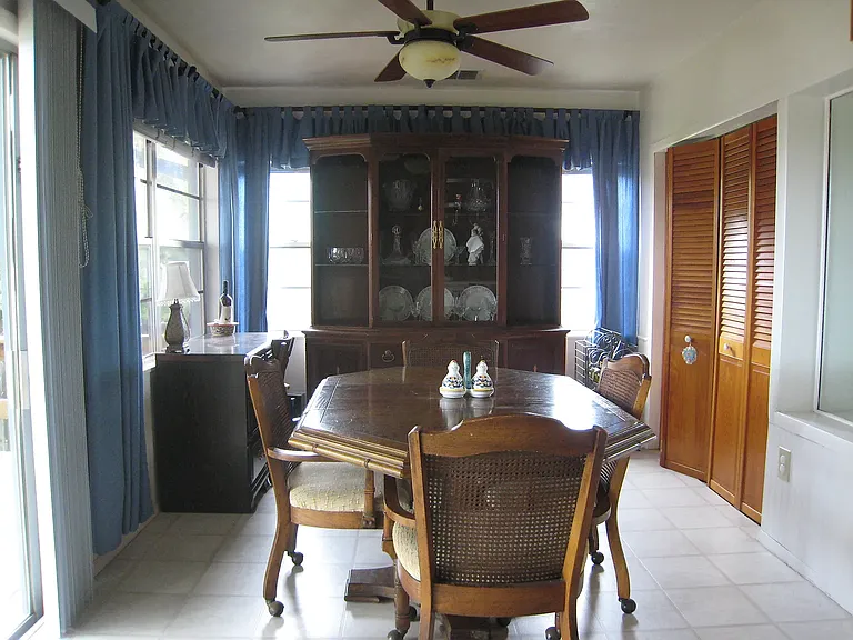 2610 Lake Wade Ct — Photo 5