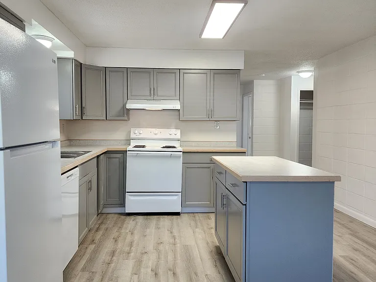 1103 Main St #4 — Photo 7