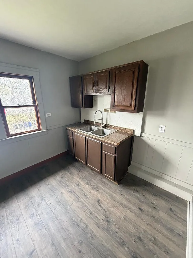 9529 Mount Auburn Ave — Photo 2