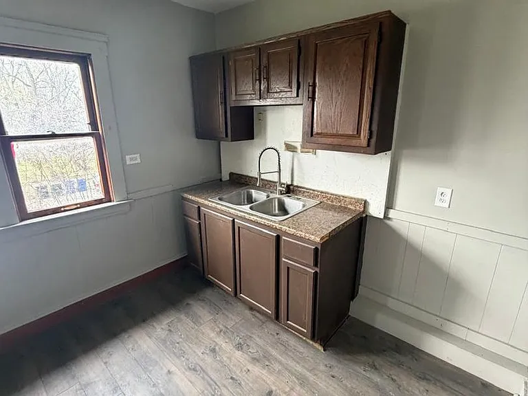 9529 Mount Auburn Ave — Photo 2
