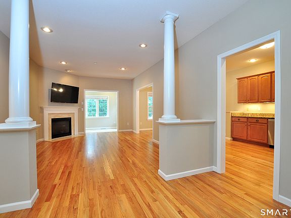 4th image of 110 Turnberry Lane #110