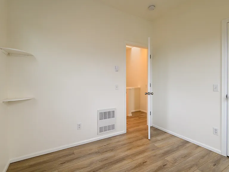 10547 Midvale Ave N #D — Photo 12