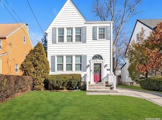 151 Locust St, Valley Stream, NY 11581