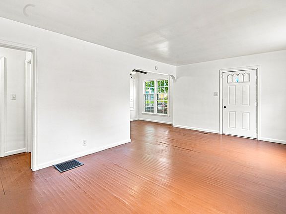 3rd image of 3429 Kinnear Ave