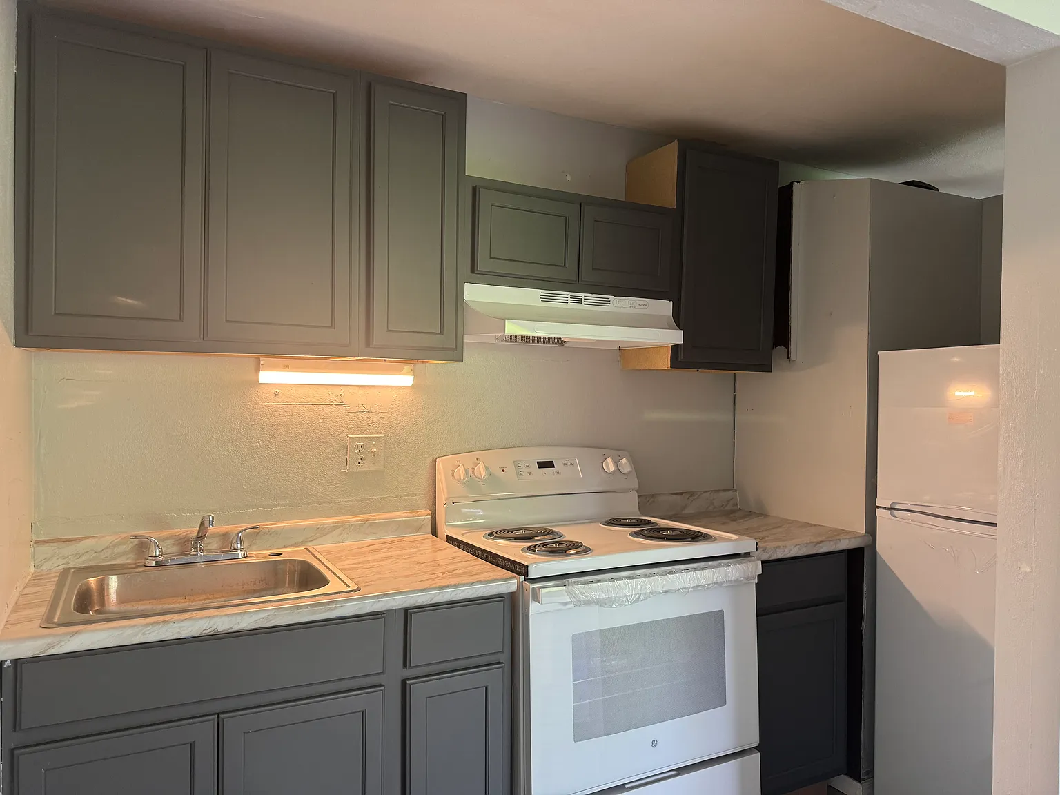 3401 Woodman Dr — Photo 2