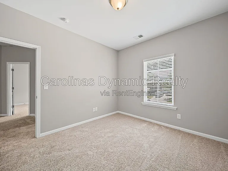 1912 Madeira Cir — Photo 28