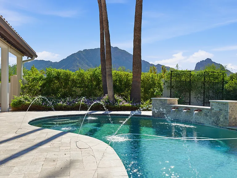 5828 E Cactus Wren Rd — Photo 1