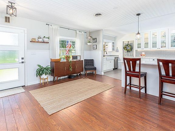 5th image of 2020 Sunderland Rd
