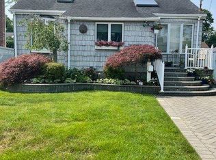 222 N Rutherford Ave, Massapequa, NY 11758
