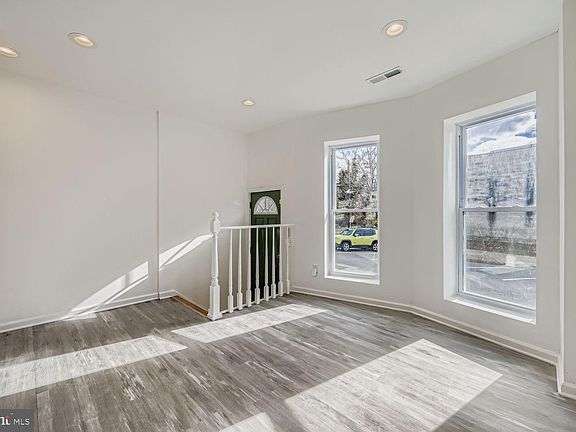 4th image of 1006 E 20th St