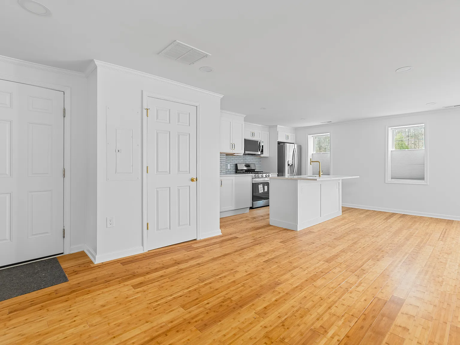 238 Oriskany Blvd — Photo 4