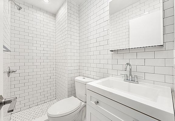 5th image of 250 W 74th St APT 4