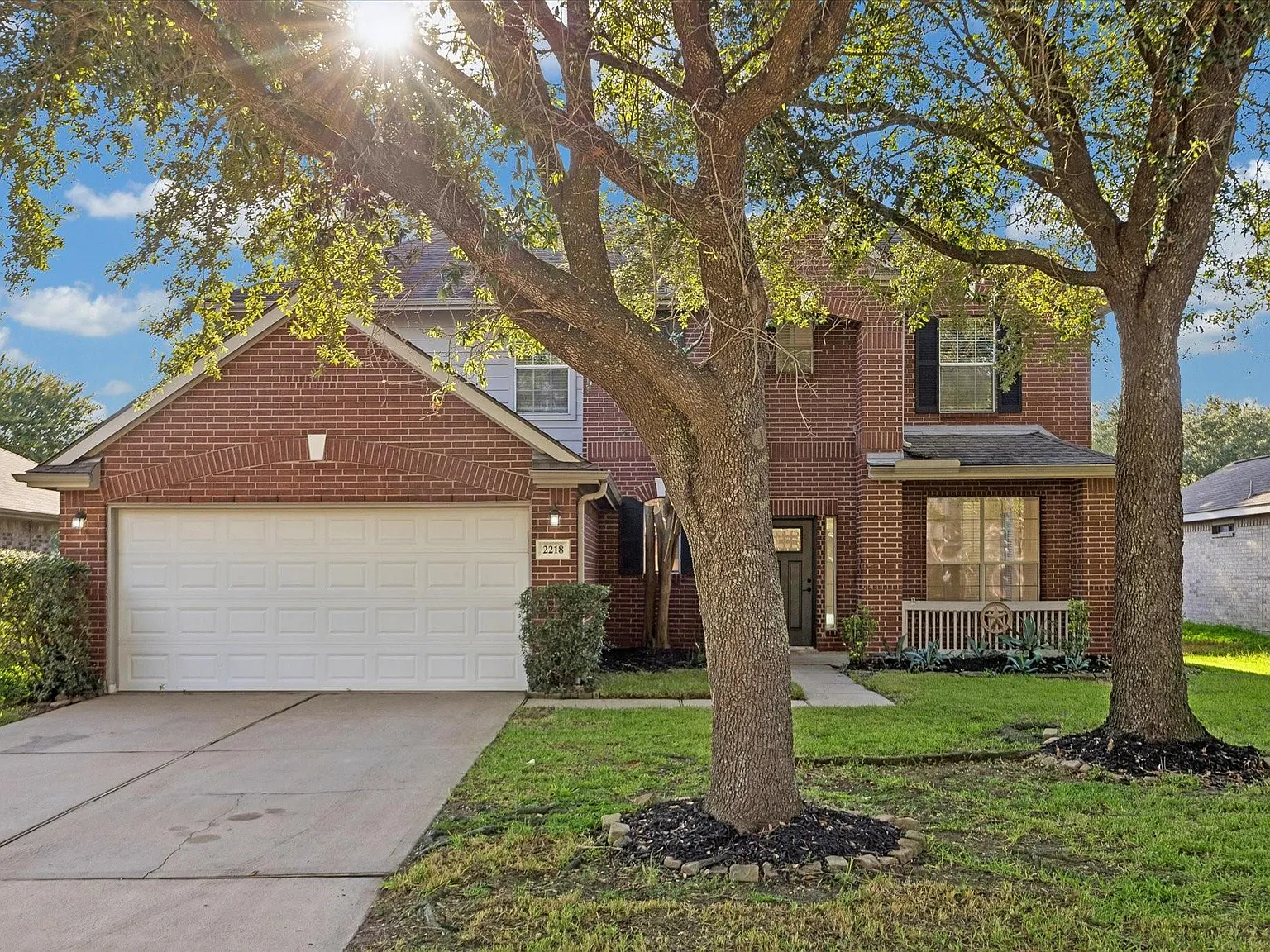4 bed, 2.5 bath, 2404 sqft, $2,600 — Photo 1