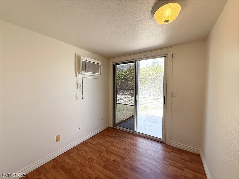 616 Greenway Rd — Photo 9