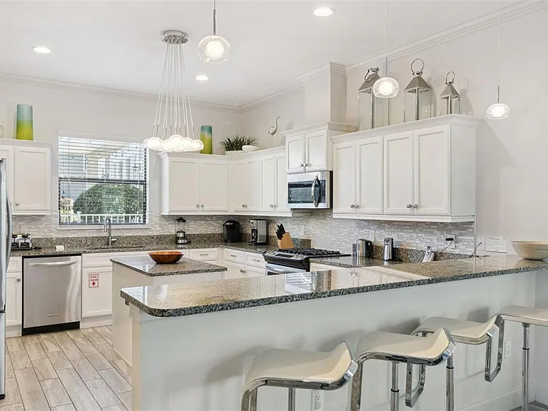 7423 Sparkling Ct — Photo 3