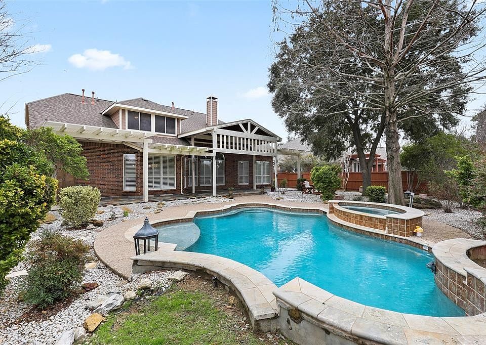 1st image of 2701 Brookwood Dr