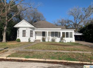 715 Saint George St, Gonzales, TX 78629