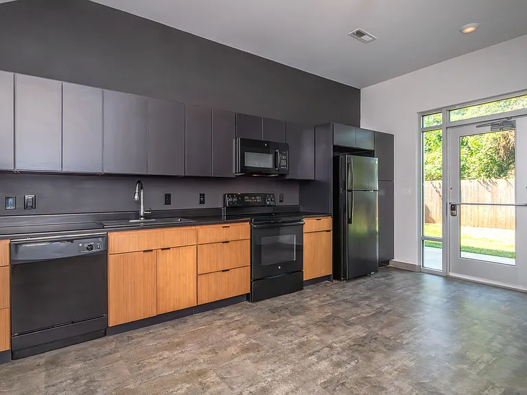 Trails Bend 1 Bed 1.5 Bath 918 sq ft Townhome Loft Kitchen