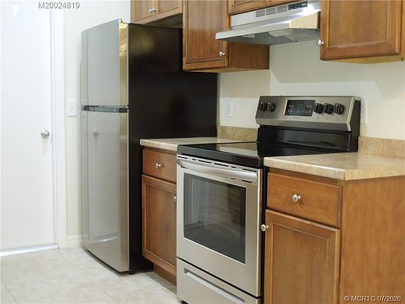 5th image of 2938 SW Moody Ter
