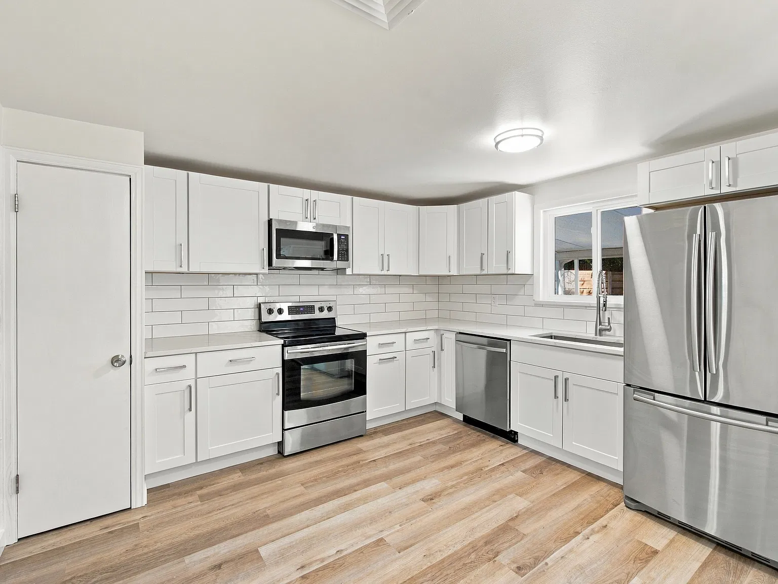3 bed, 1200 sqft, $3,000 — Photo 2