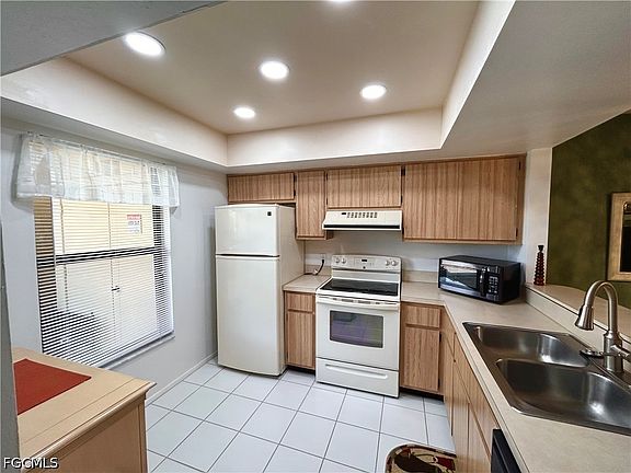 3rd image of 8534 Charter Club Cir Unit 3