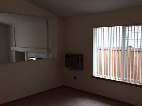 4th image of 6513 57th Dr NE