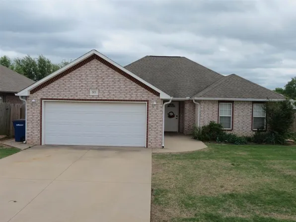 911 Lauren Ln, Stillwater, OK 74075
