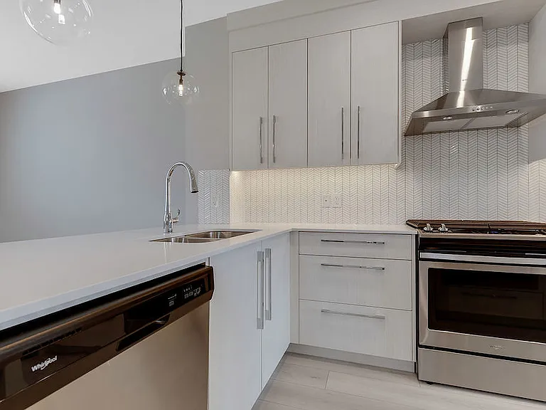 146 Creekside Dr SW #UPPER — Photo 10