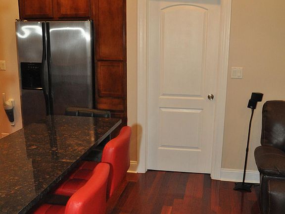 3rd image of 1908 N Fairfield Ave #2N