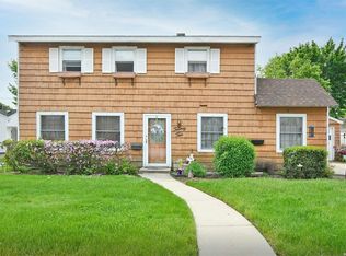 22 Hawk Ln, Levittown, NY 11756