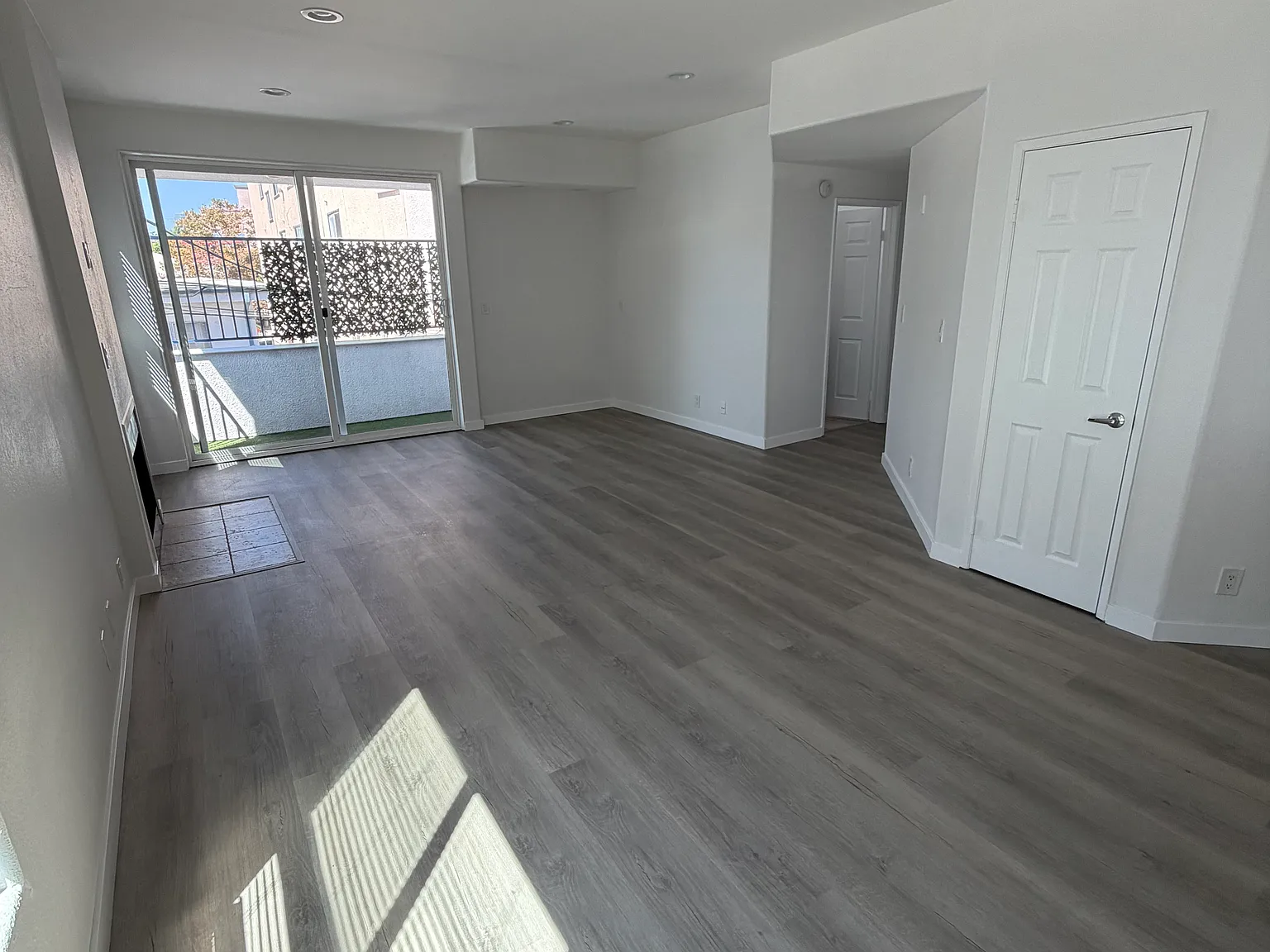 2 bed, 1000 sqft, $3,200 — Photo 4