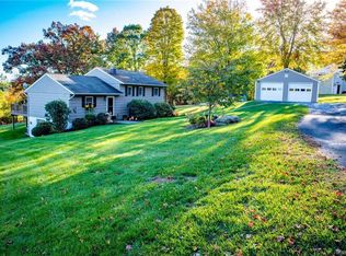 20 Overlook Dr, Pawling, NY 12564