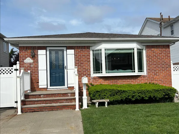229 Mallory Avenue image 1 of 4