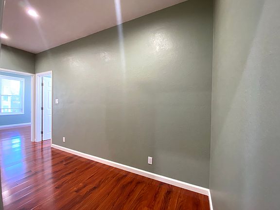 3rd image of 1037 Clay St APT 6