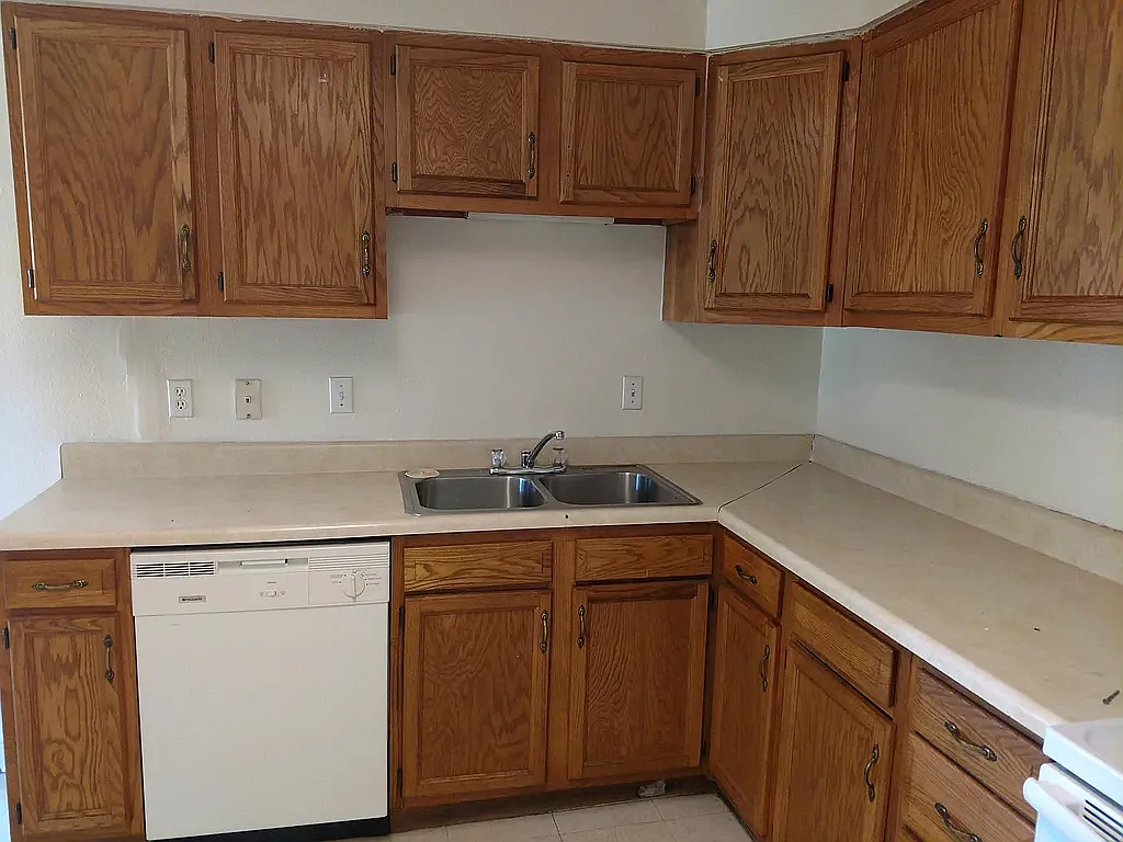 2 bed, 740 sqft, $1,000 — Photo 3