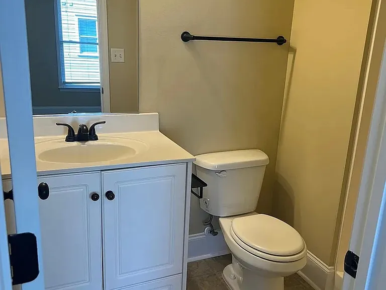 3 Bedroom/3 Bathroom Townhome Minutes from the Medical District — Photo 14