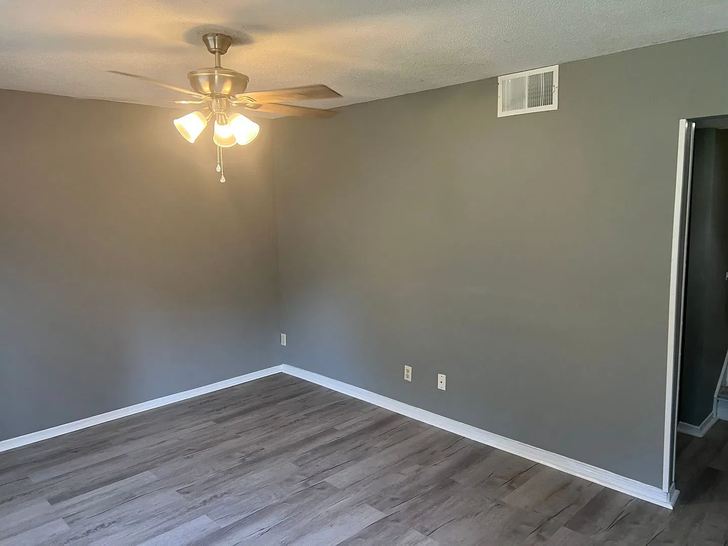Beautiful 3bd/1.5 ba home ready to rent. — Photo 3