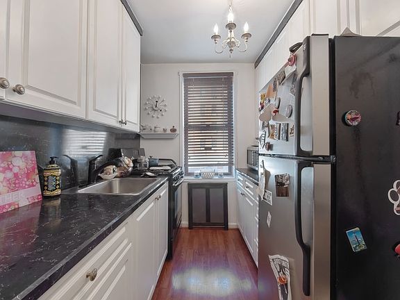 4th image of 2220 Burnett St APT 1H
