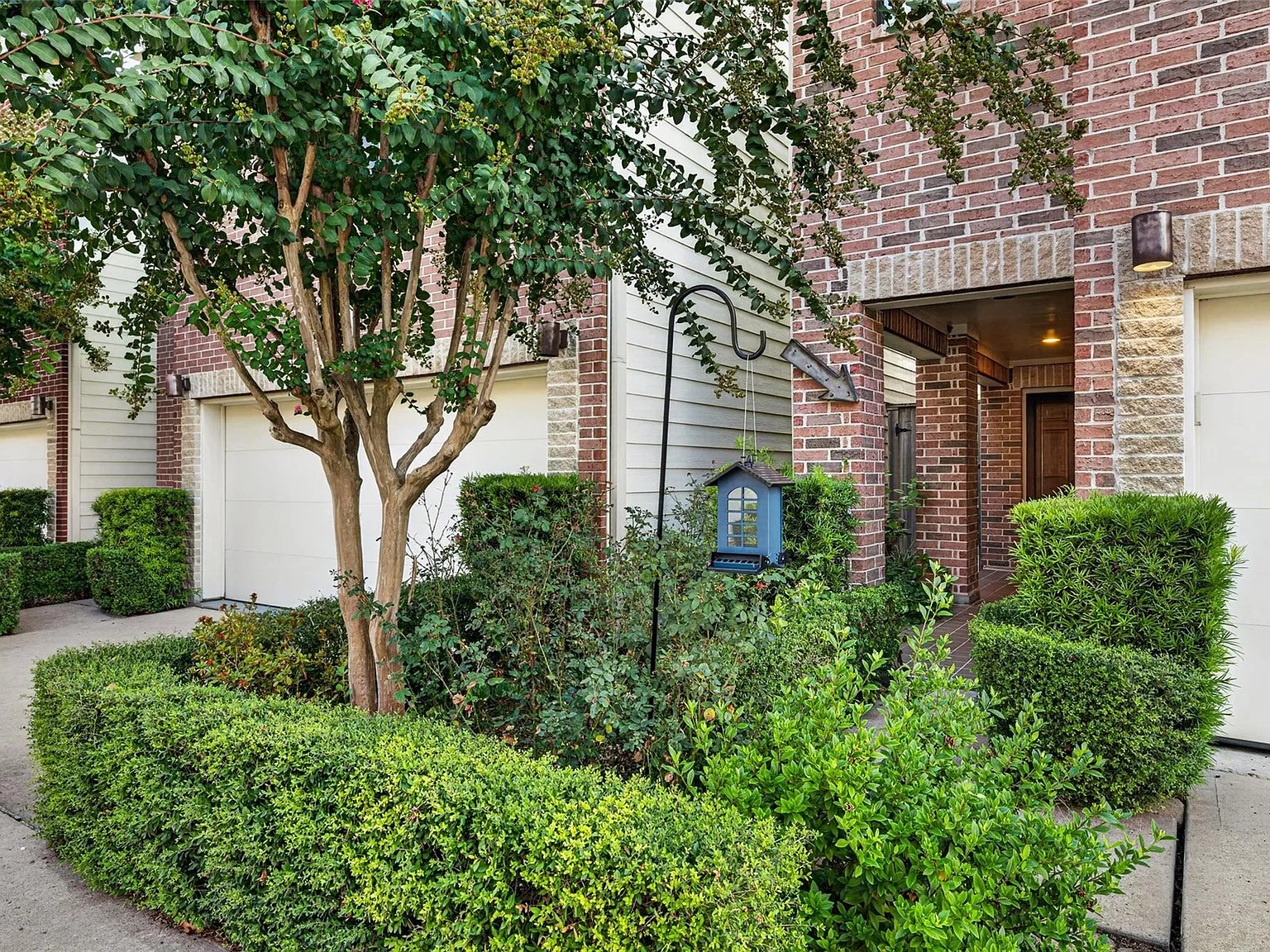 3 bed, 2.5 bath, 2459 sqft, $2,350 — Photo 4