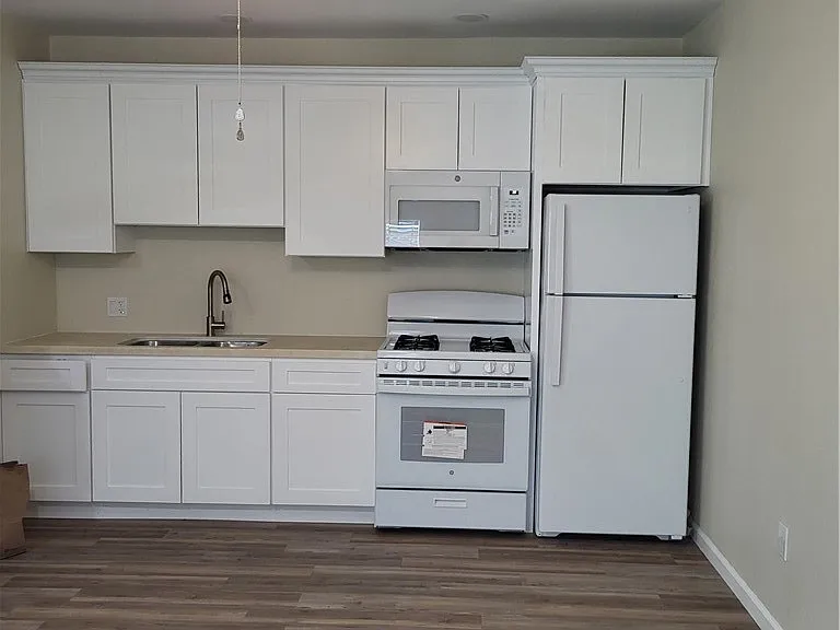 1117 W Evans St — Photo 3