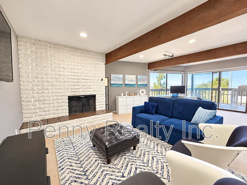 5 bed, 2.0 bath, 3390 sqft, $5,295 — Photo 4