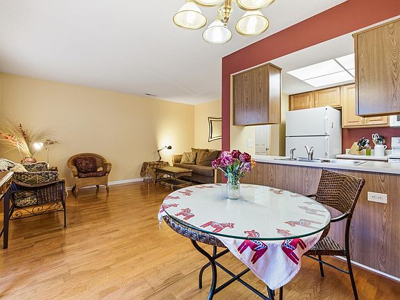 3rd image of 1094 Oakdale Ct
