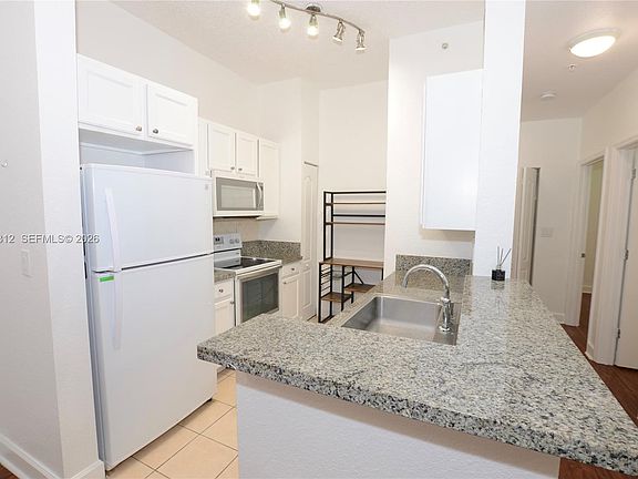 4th image of 6001 SW 70th St APT 137