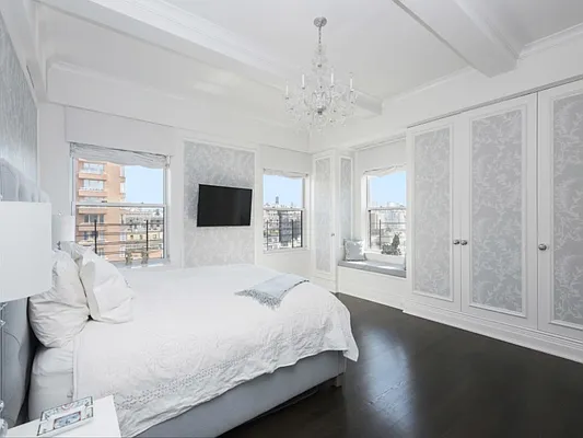 Sold by Sotheby's International Realty | media 5