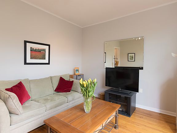 3rd image of 715 W Barry Ave #B6
