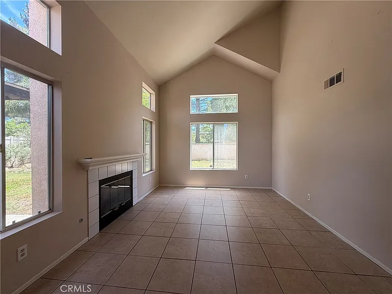 42920 Corte Salamanca — Photo 6