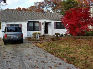 7 1st St, Farmingville, NY 11738