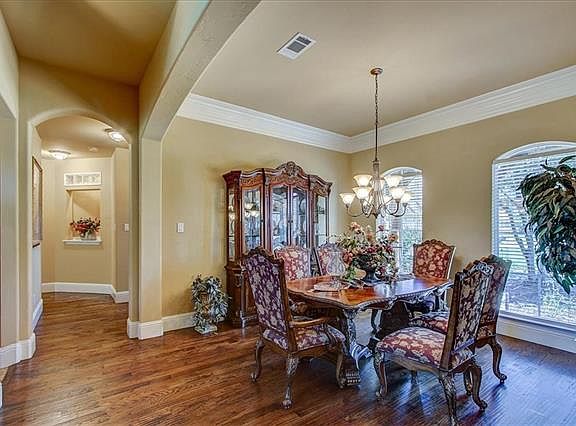 5th image of 655 Melody Ln