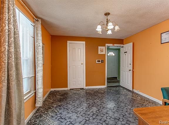 2nd image of 51 Oriley St